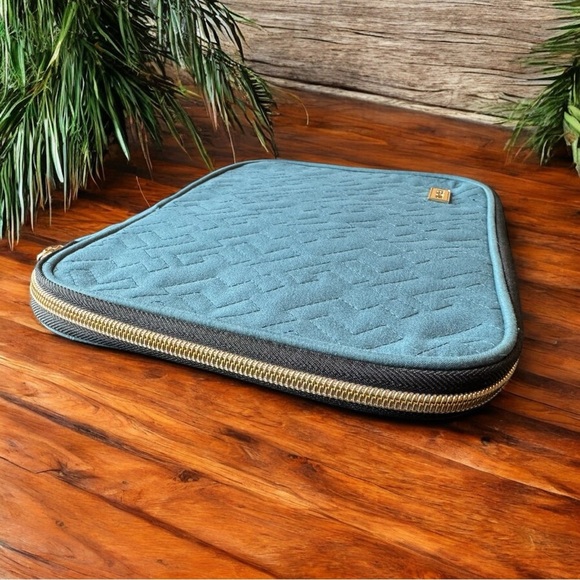 NISHEL Quilted Tech Organizer Case – Lake Blue - Picture 6 of 12